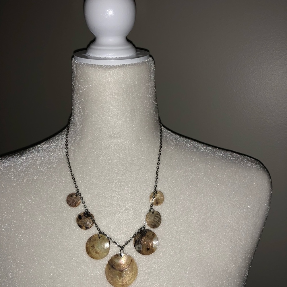Shell necklace. Reversible. - Picture 2 of 4